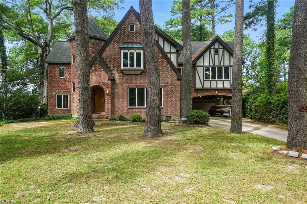 423 Hariton CT, NORFOLK VA 23505