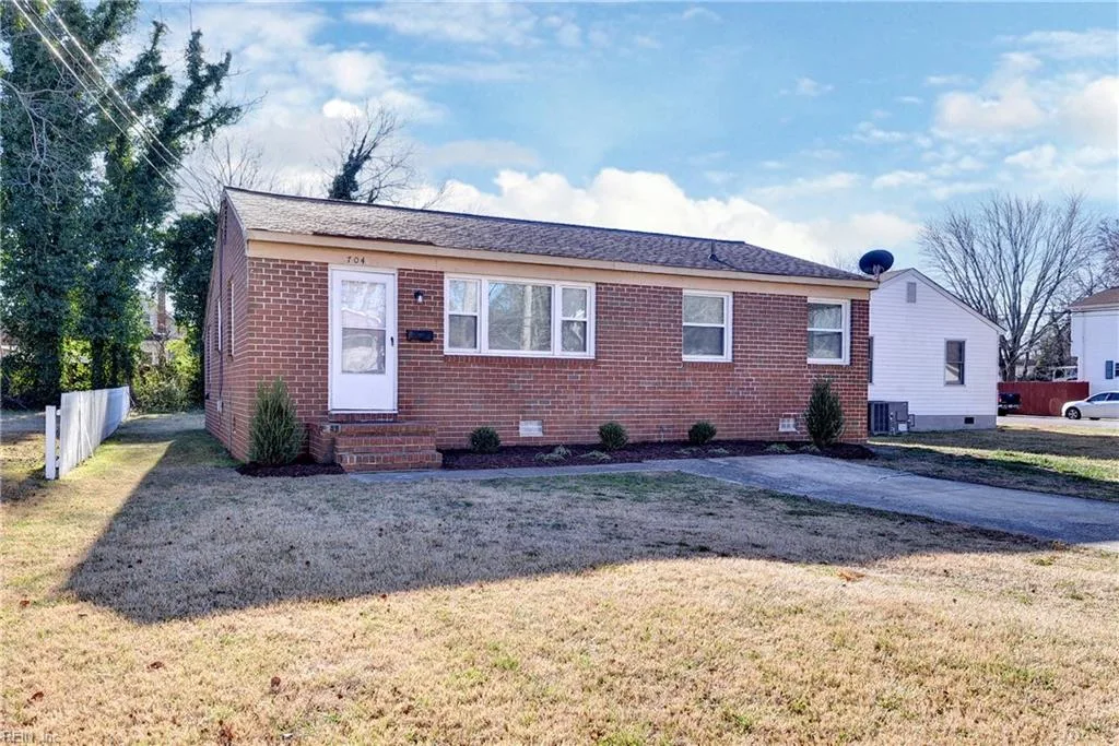 704 Old Buckroe Rd, Hampton — photo