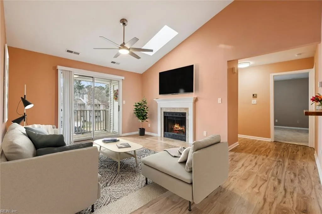 508 Thorncliff DR #303, NEWPORTNEWS VA 23608