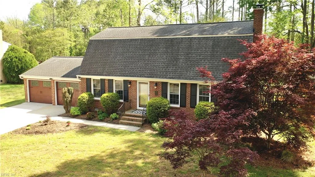 15 Carriage Hill DR, POQUOSON VA 23662