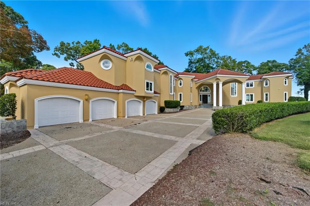 121 Windy Point DR, SUFFOLK VA 23435