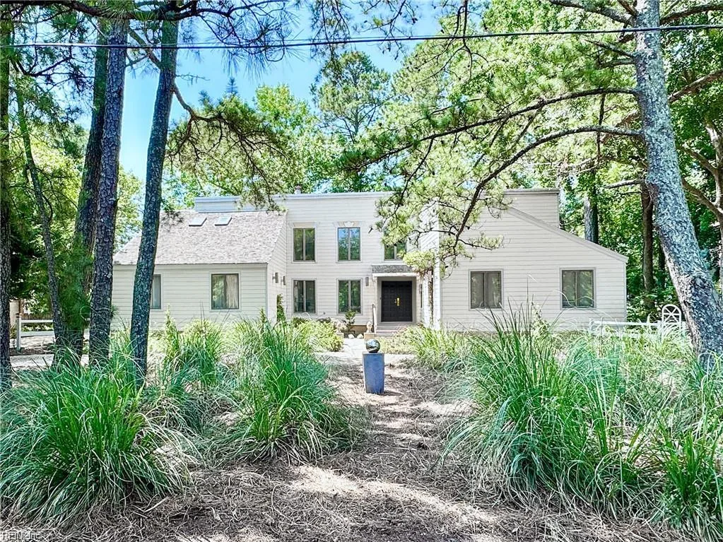 557 Susan Constant Dr, Virginia Beach — photo