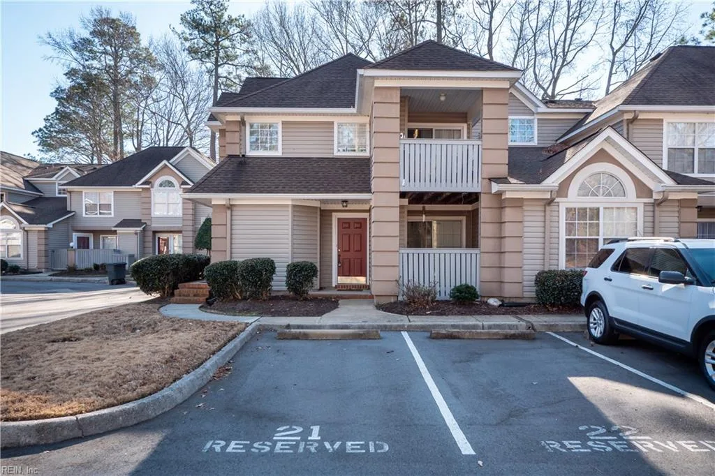 327 Gainsborough Sq, Chesapeake — photo