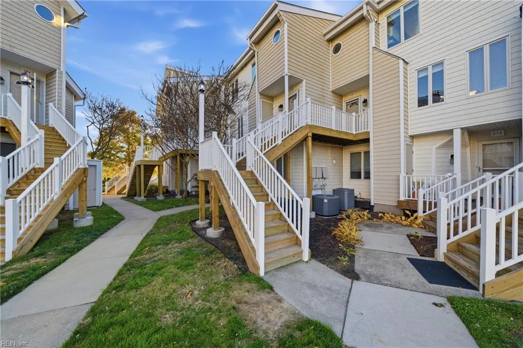 100 Pinewood Rd #224, Virginia Beach — photo