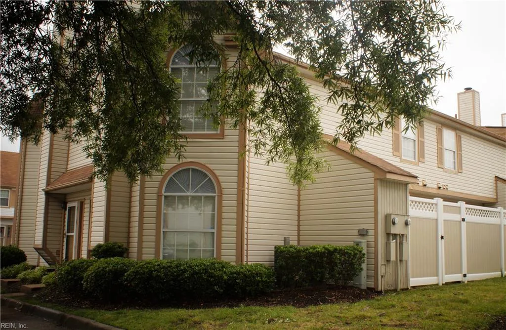 3661 Essex Pond Quay, Virginia Beach — photo