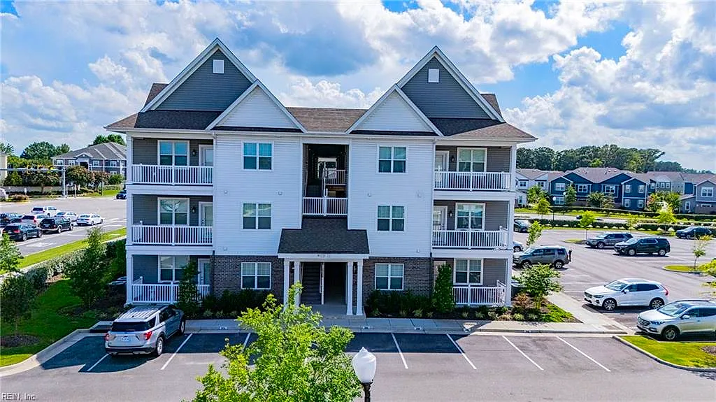 1724 Dromolin Dr #202, Virginia Beach — photo