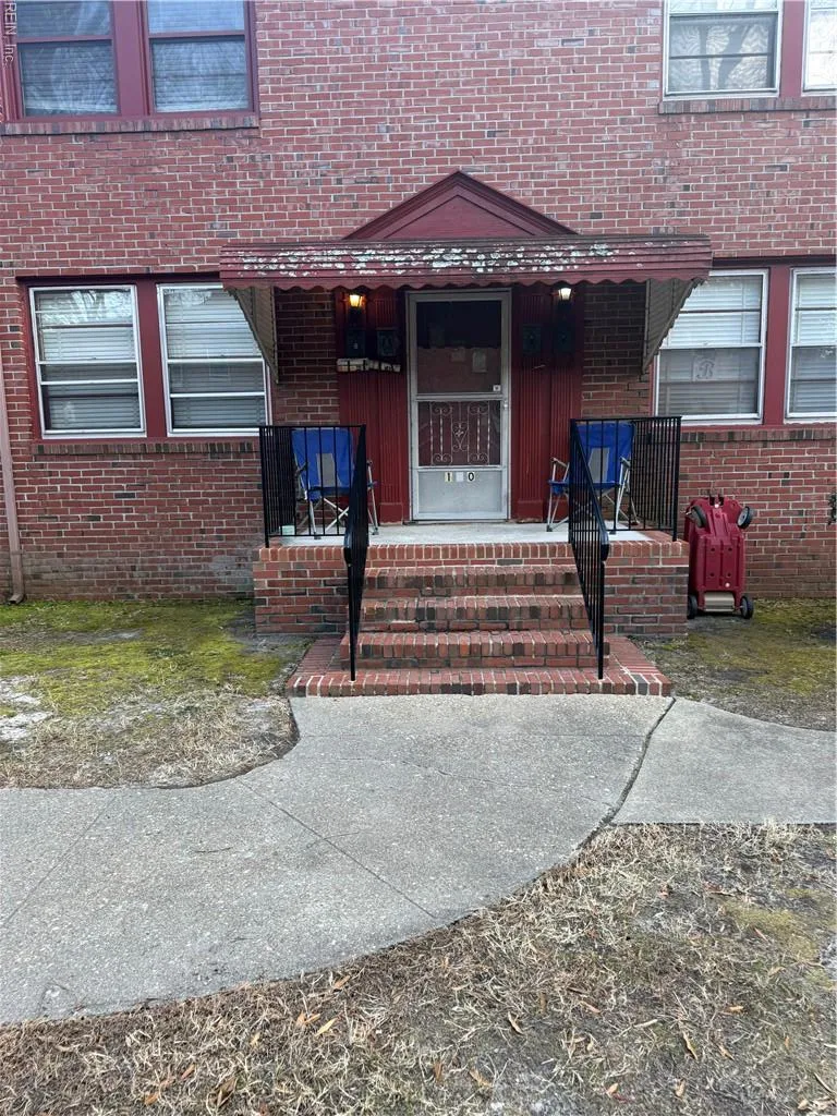 110 E Tyler Cres #3, Portsmouth — photo