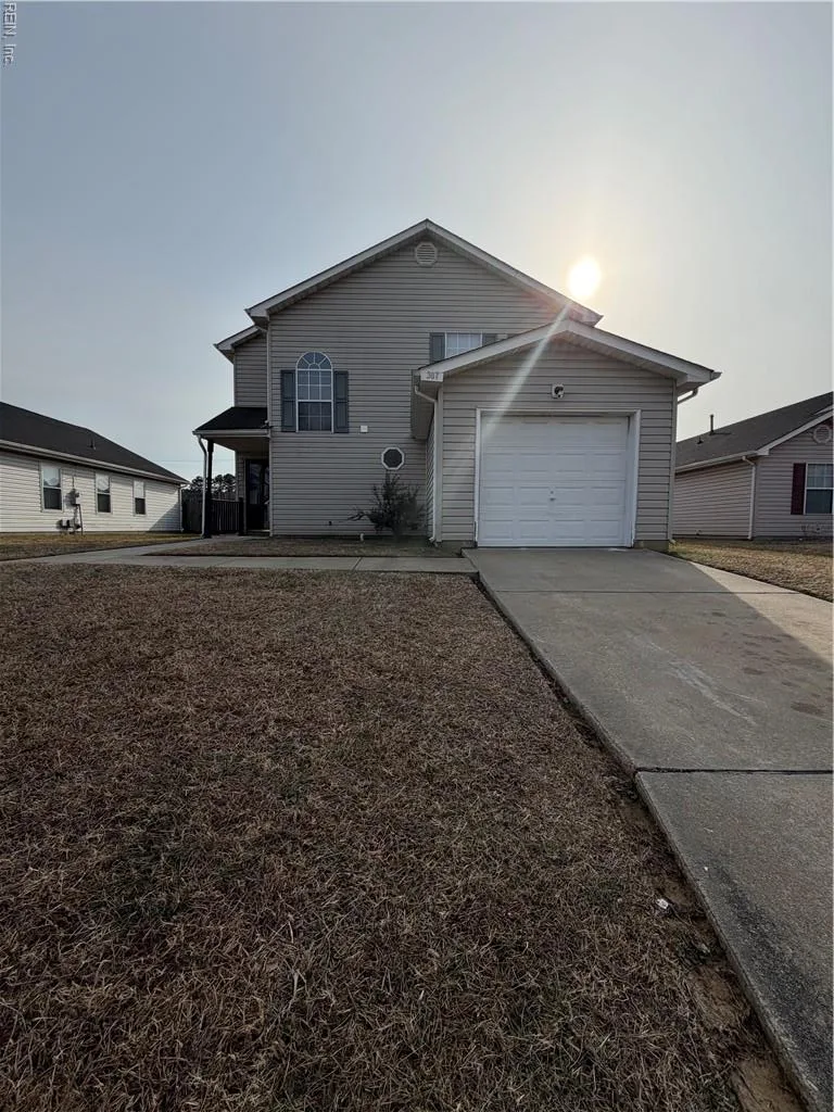 307 Greenfield Cres, Suffolk — photo
