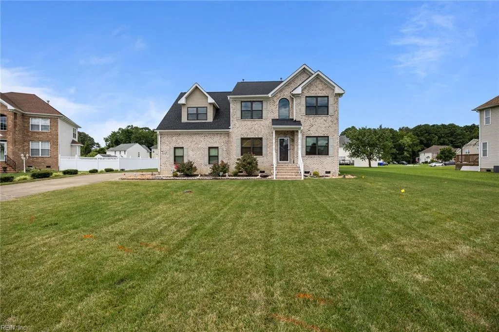 202 Ferguson Pl, Suffolk — photo