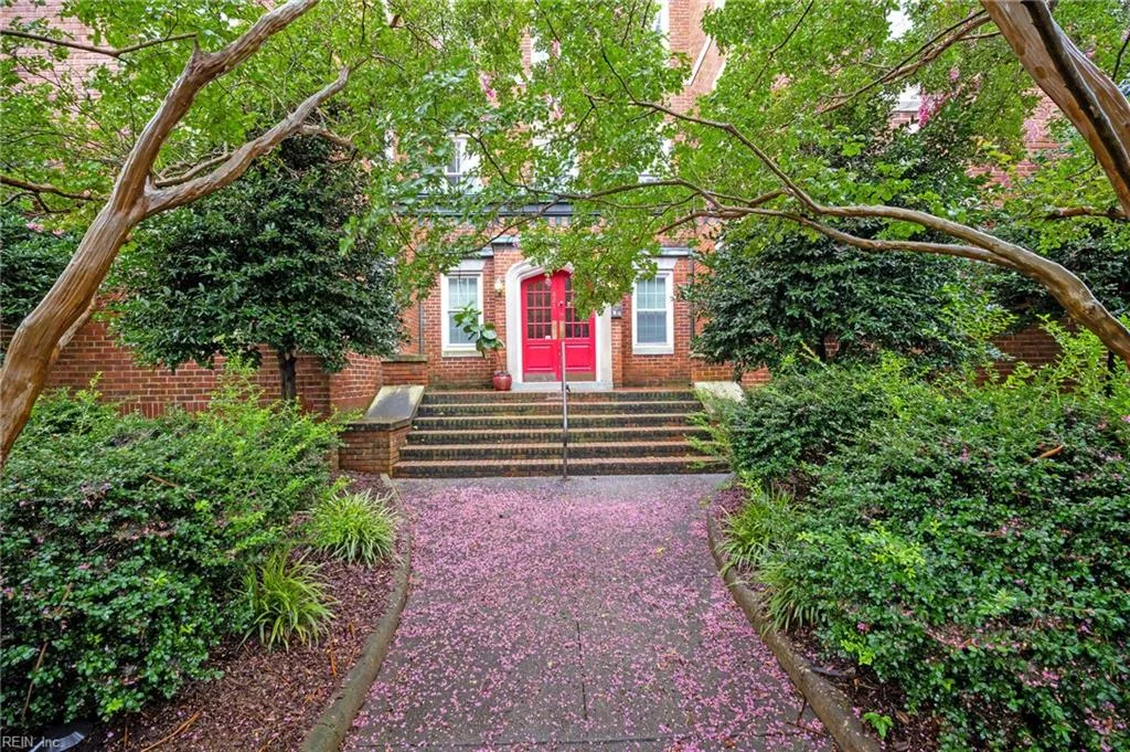 821 Brandon Ave #6, Norfolk — photo