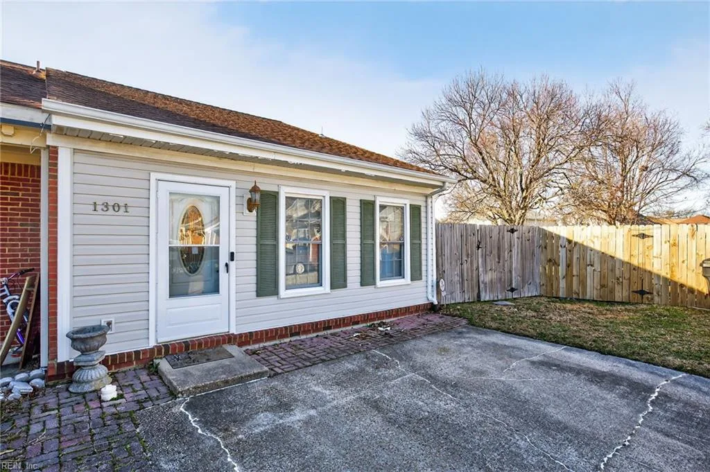 1301 Pershing Ct, Virginia Beach — photo