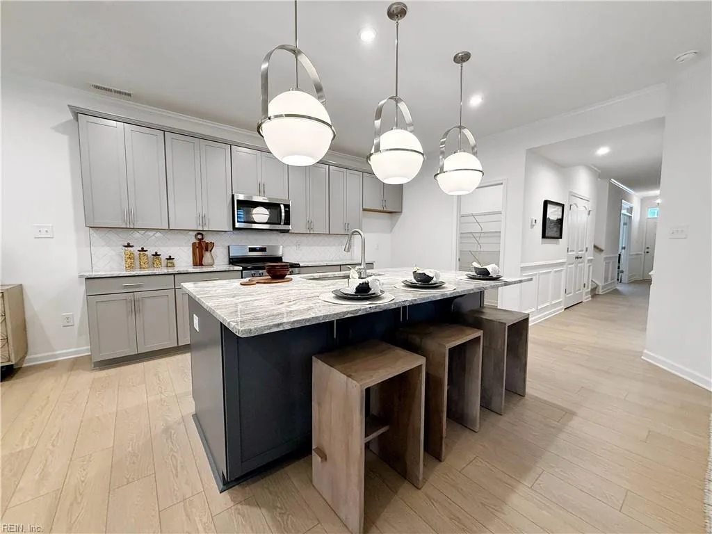 1543 Waltham Ln, Newport News — photo