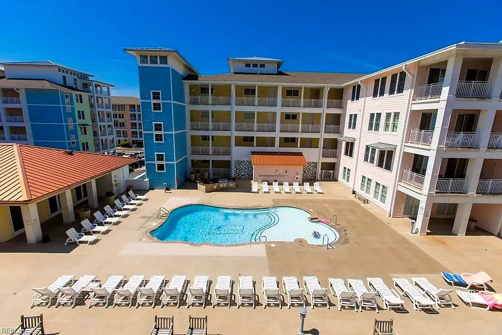 3738 Sandpiper Rd #320b, Virginia Beach — photo