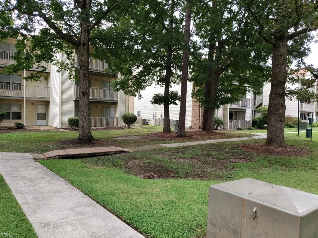 572 Candle LN #302, NEWPORTNEWS VA 23608