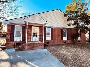 702 Howard Pl, Norfolk — photo