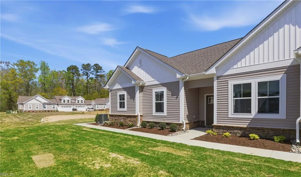 1301 Regal RD #D, SUFFOLK VA 23434