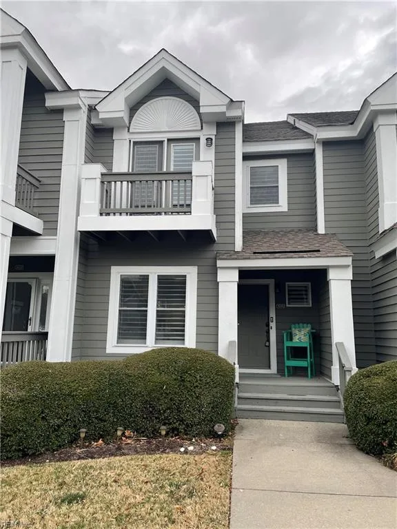 1030 Porte Harbour Arch, Hampton — photo
