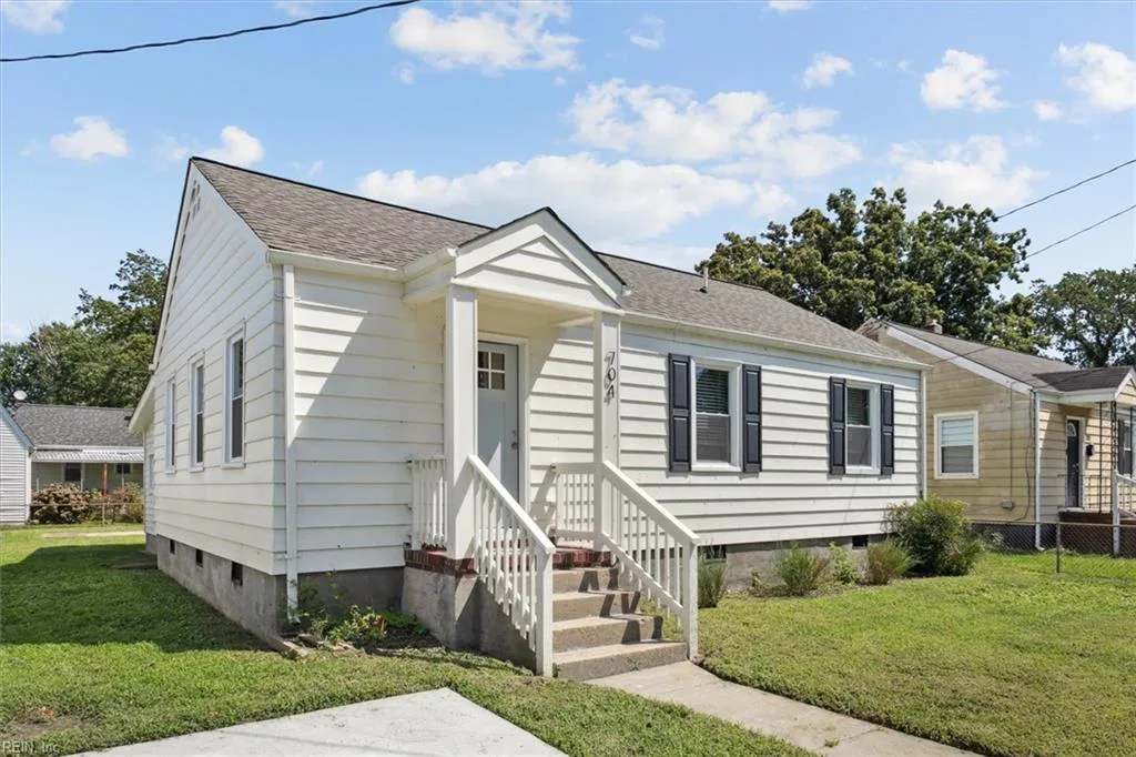704 Homestead Ave, Hampton — photo