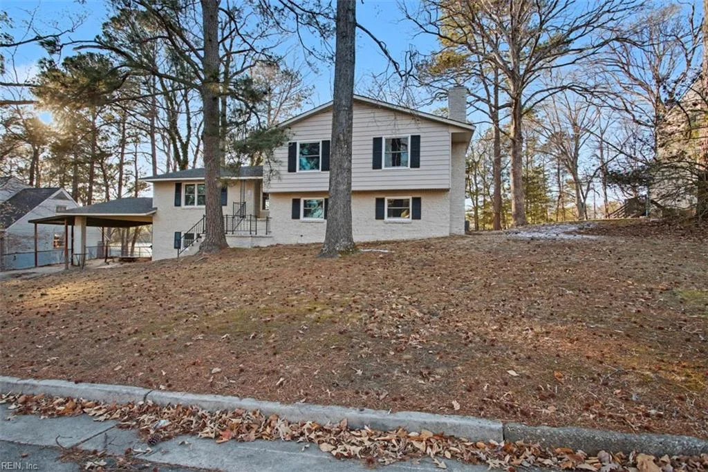 110 W Rexford DR, NEWPORTNEWS VA 23608