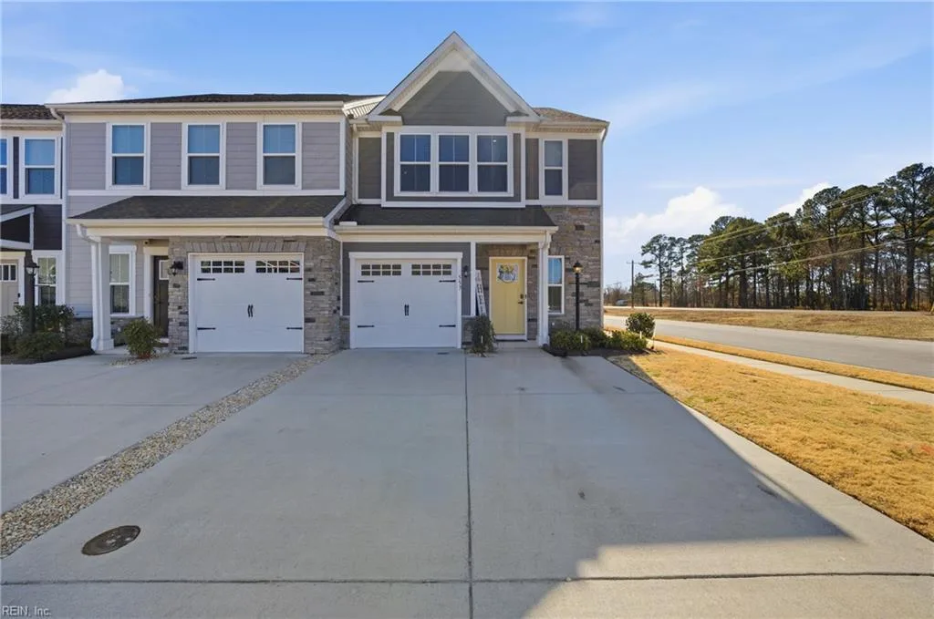 557 Bright Red RN, CHESAPEAKE VA 23323
