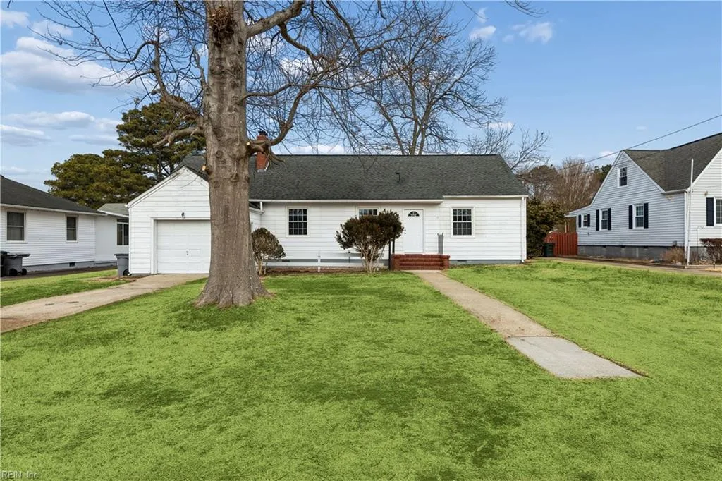 121 Cambridge Pl, Hampton — photo