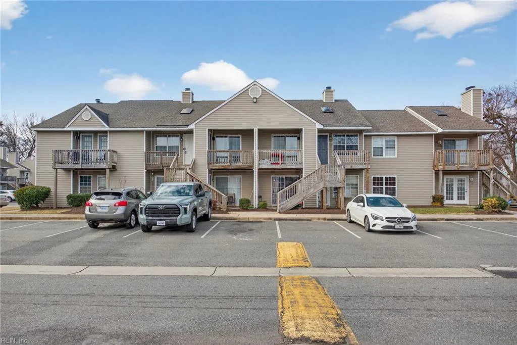 206 Lantana Ln #B, Hampton — photo