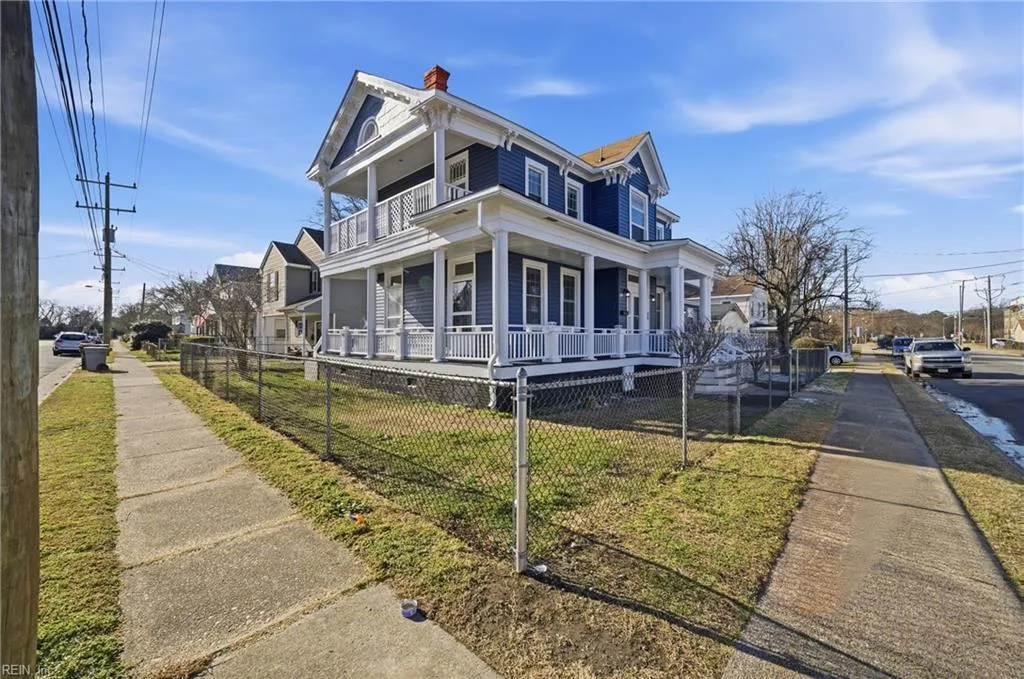 26 Downes ST, HAMPTON VA 23663