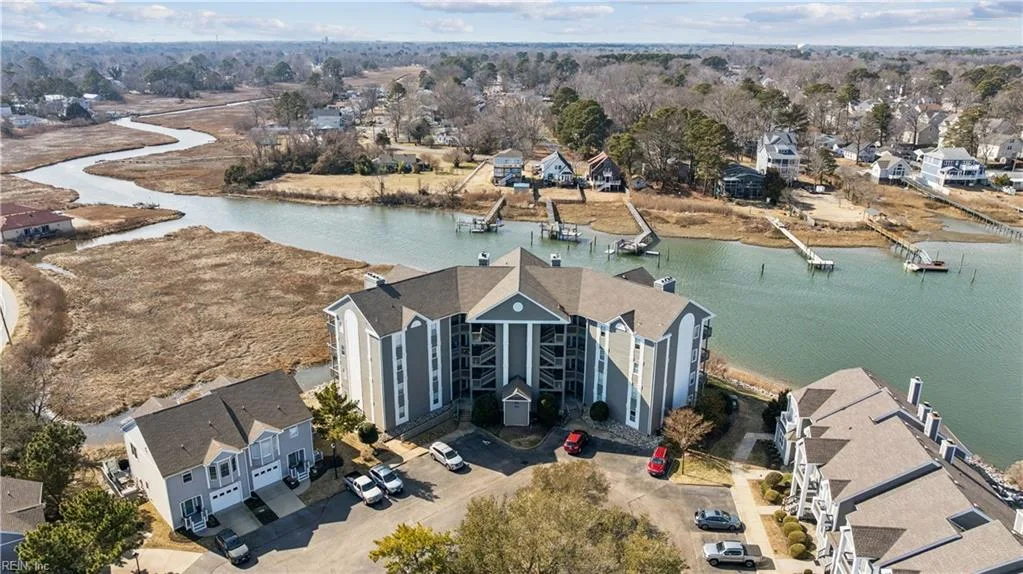1044 Porte Harbour Arch #202, Hampton — photo