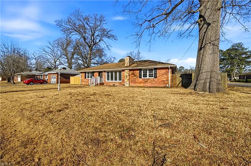 215 Leonard Rd, Portsmouth — photo