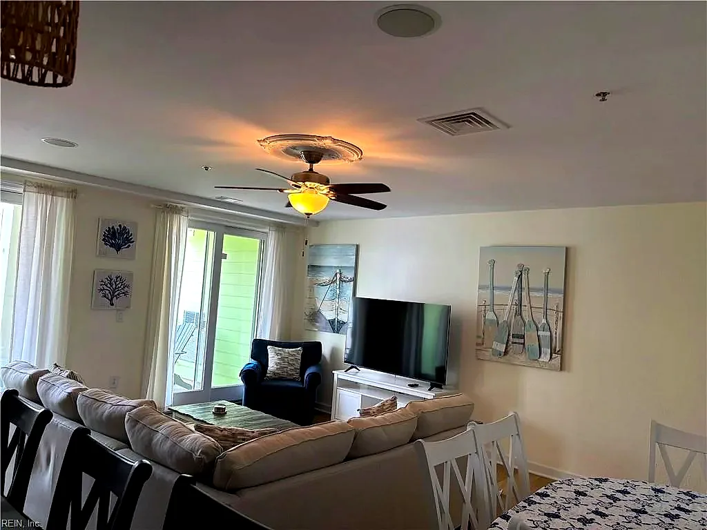 3738 Sandpiper Rd #437b, Virginia Beach — photo