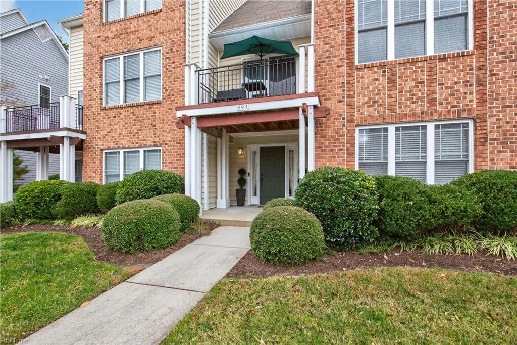 993 Hollymeade Cir, Newport News — photo