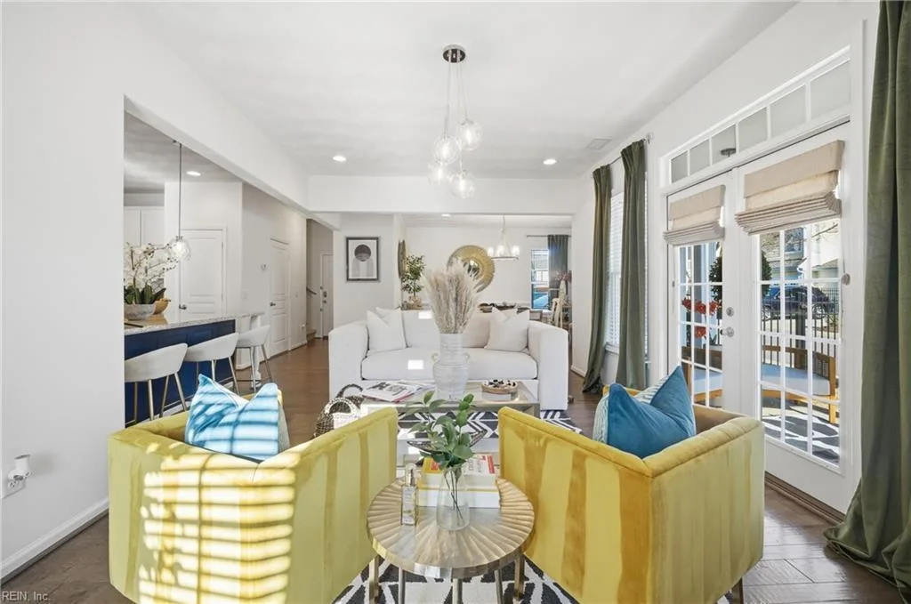 211 Ivystone Rch, Suffolk — photo