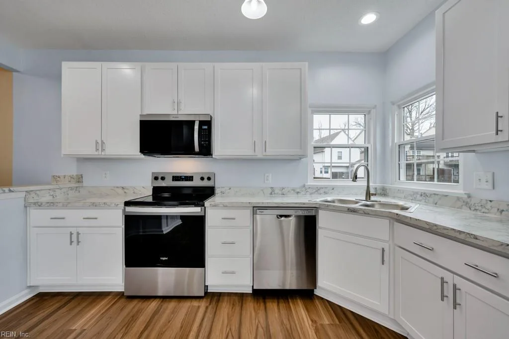 821 Gas Light Ln, Virginia Beach — photo