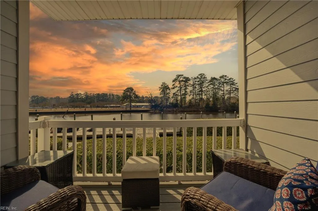 6 Harbor Watch Dr #305, Chesapeake — photo