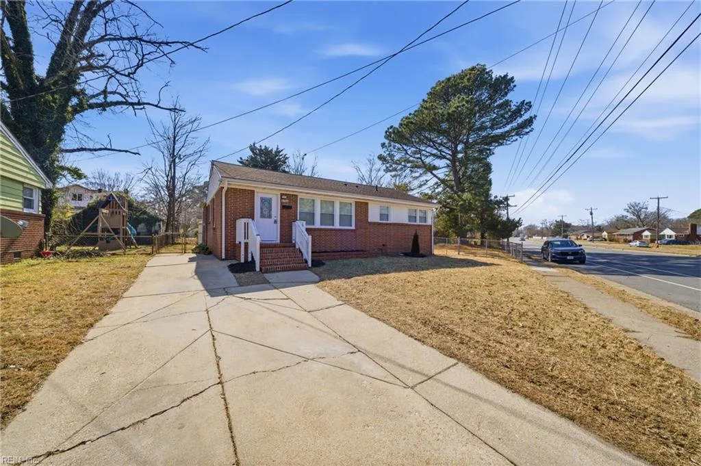 2708 Victoria Blvd, Hampton — photo