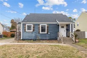 8021 Crescent Rd, Norfolk — photo