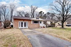 105 Carraway Ter, Yorktown — photo