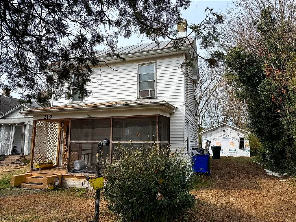 219 Spruce St, Suffolk — photo