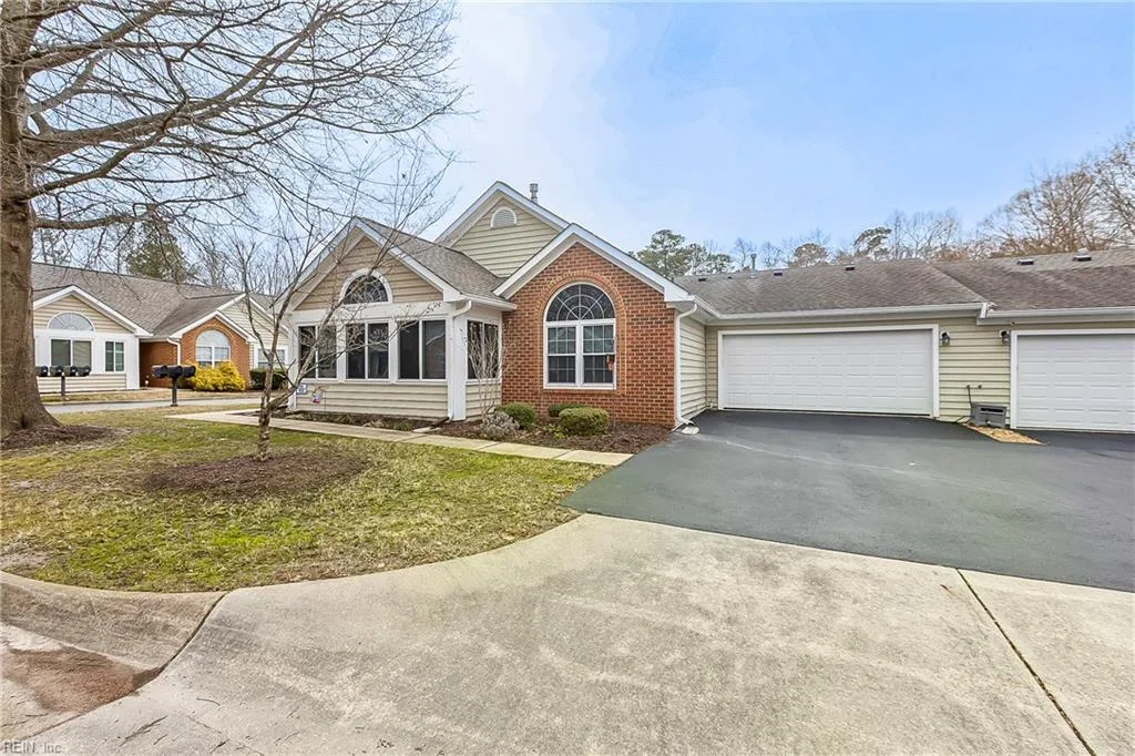 111 Pond Vw, Yorktown — photo