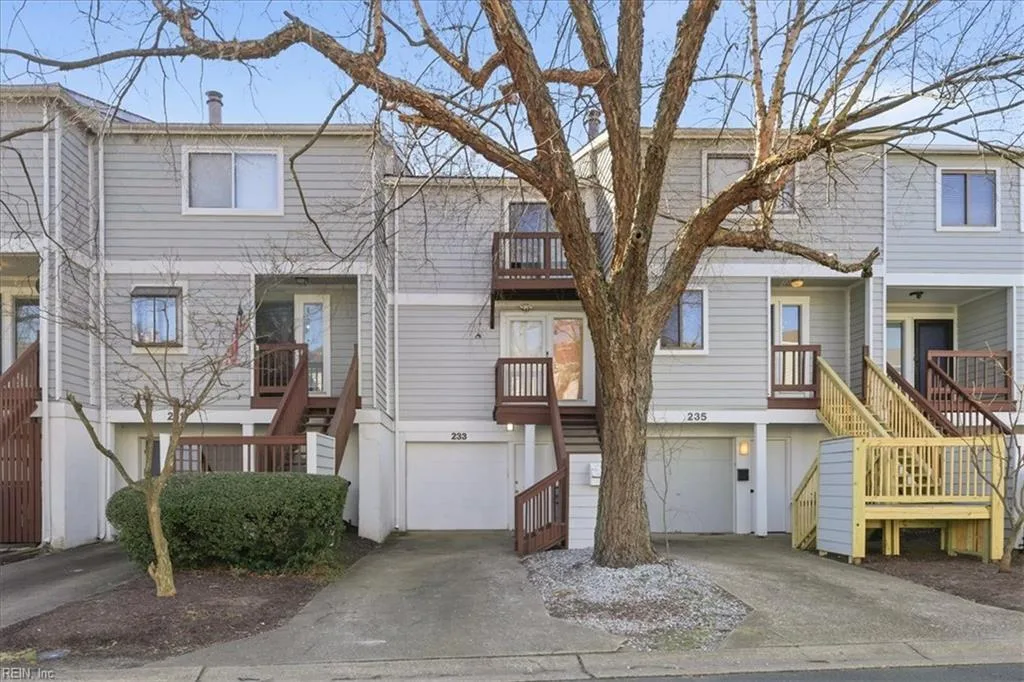 233 Mill Point Dr, Hampton — photo