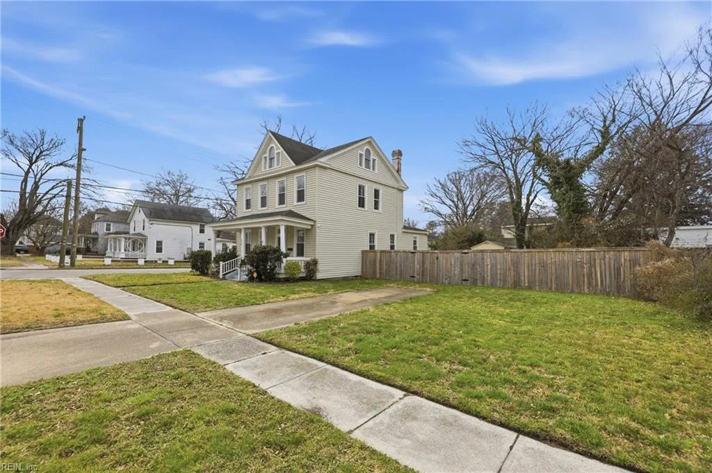 646 Douglas Ave, Portsmouth — photo