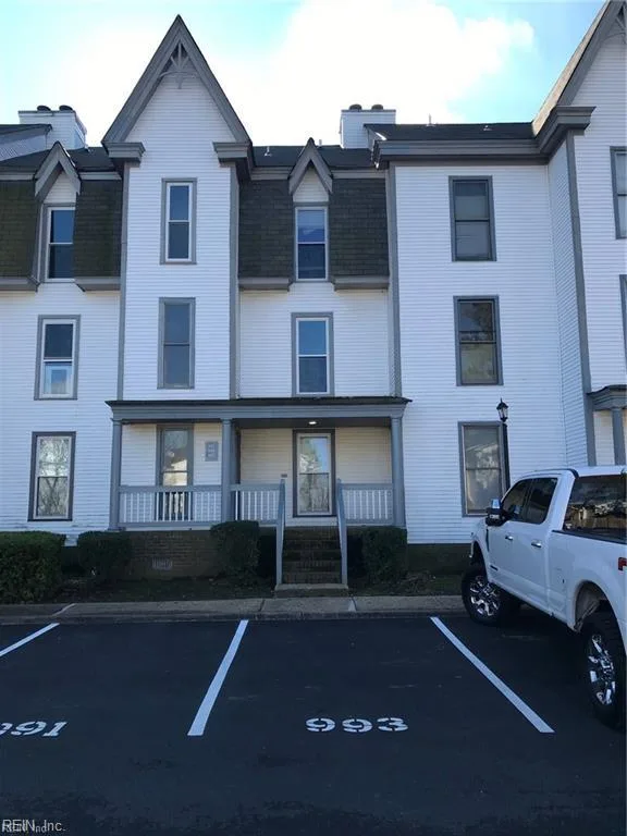 995 Green St, Portsmouth — photo