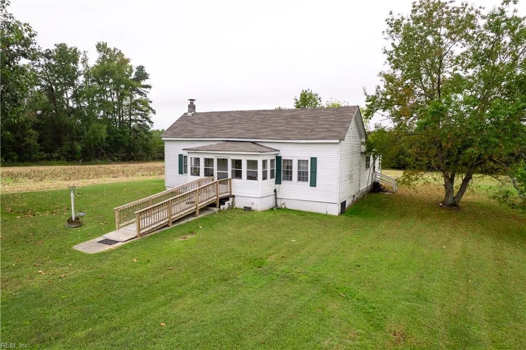 23026 Angelico Rd, Capron — photo