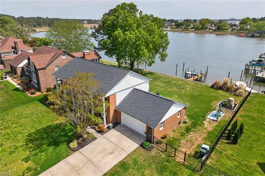 6 Canal DR, POQUOSON VA 23662