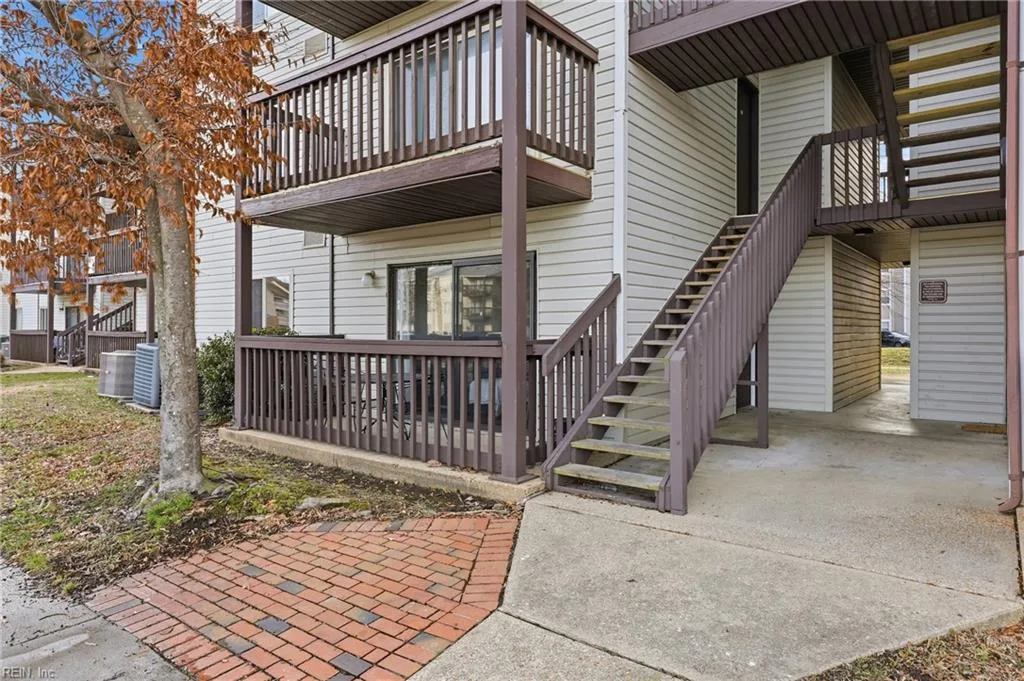 73 Wells Ct, Hampton — photo