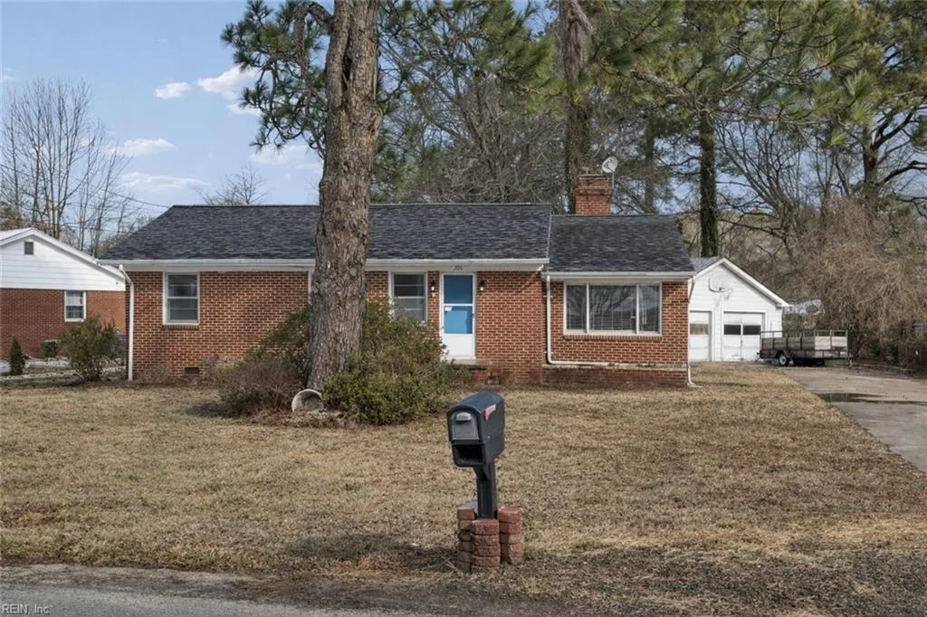 206 Shamrock Ave, Yorktown — photo