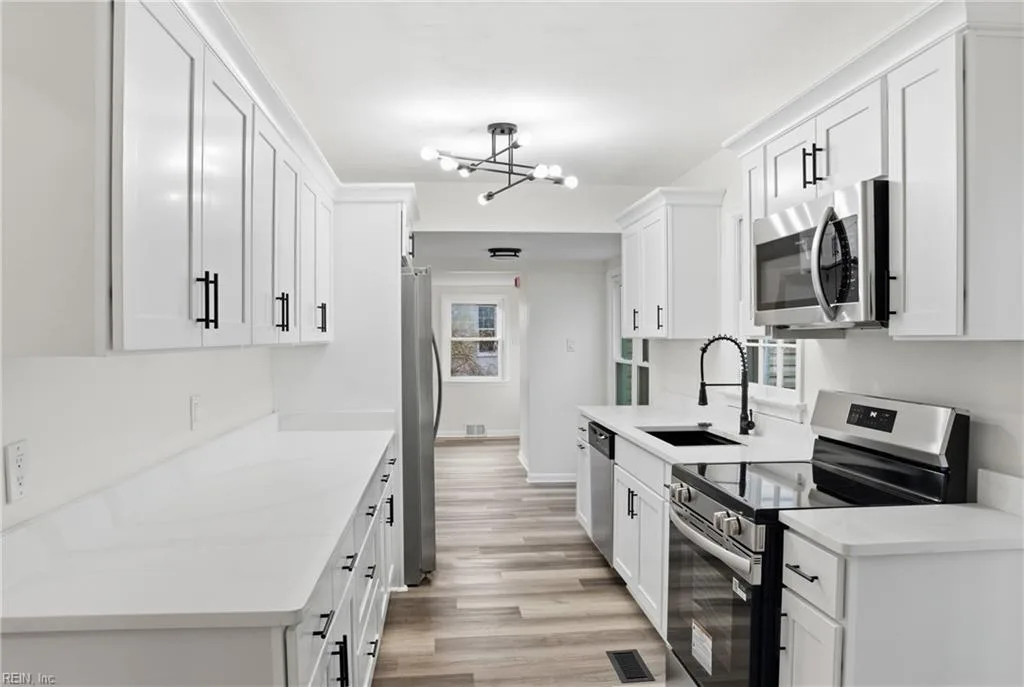 2 Park Manor RD, PORTSMOUTH VA 23701