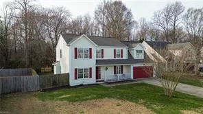 331 Stonehenge Dr, Suffolk — photo