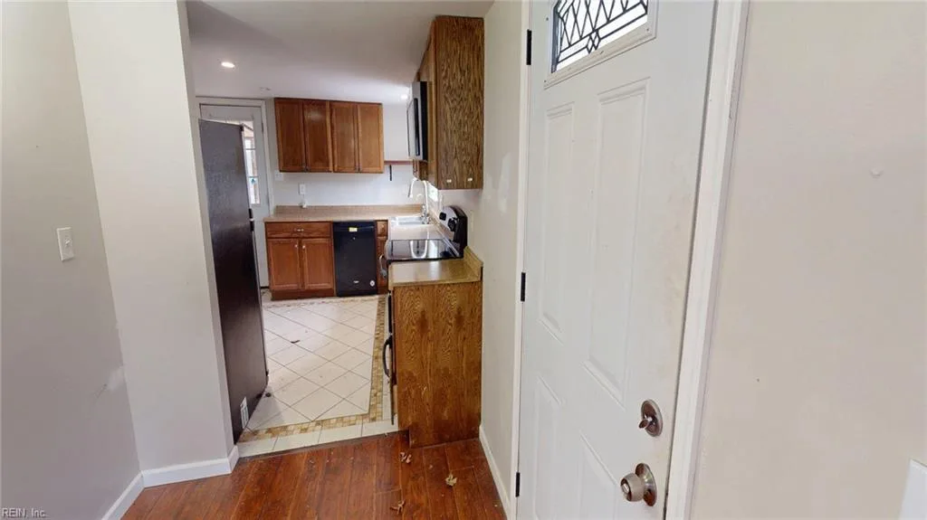 9909 Friendship Rd, North — photo