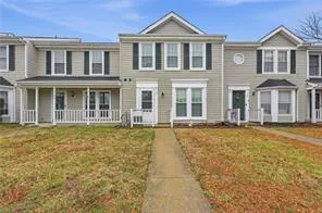 121 Sterling Ct, Yorktown — photo